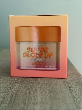 Super Glow Up Vitamin C Day Cream
